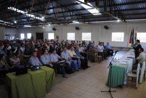 Grande público presente na audiência sobre a qualidade do fornecimento de energia elétrica nos municípios na Região Central