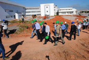 Acompanhando o governador Tarso Genro em visita às obras do Hospital Regional