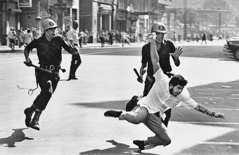 Protesto contra a ditadura no Rio, em 1964: a foto de Evandro Teixeira é uma das imagens mais reproduzidas do período