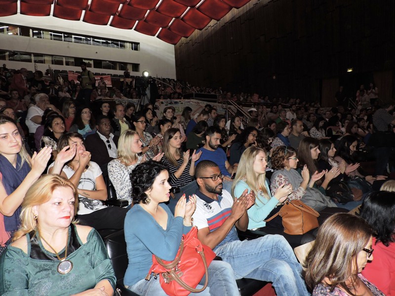 Audiência foi trocada para Teatro Dante Barone devido ao excesso de público